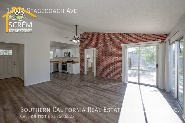 Foto del edificio - Custom Single Story Three Bedroom Home in ...