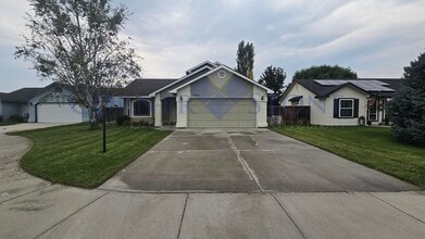Building Photo - 10910 W Hazelwood Dr