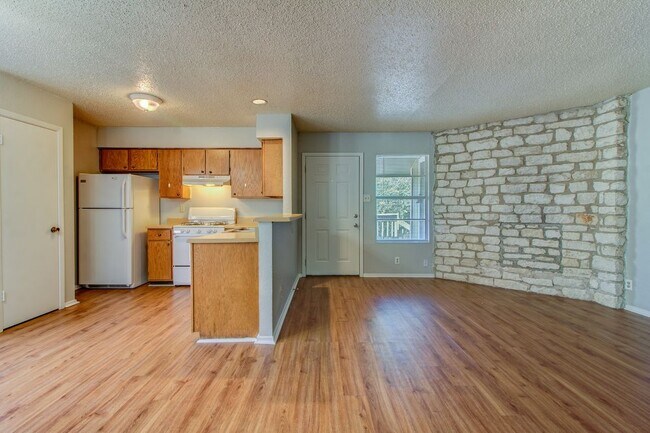 Building Photo - Cozy Unit in Georgetown Fourplex