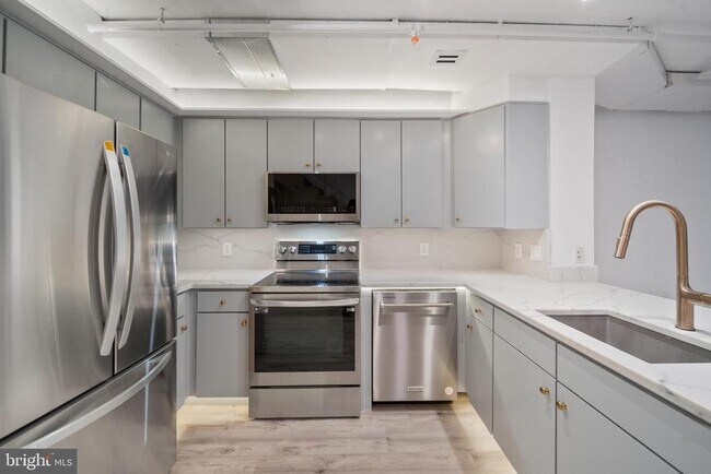 Building Photo - 616 E St NW