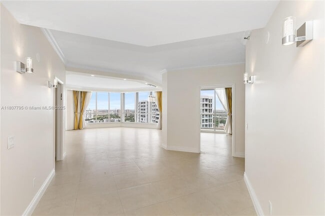 Building Photo - 21150 Point Pl