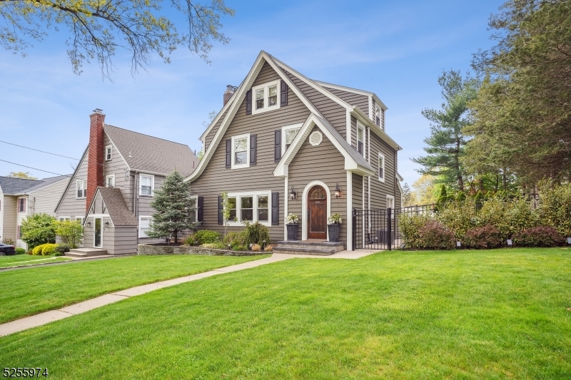 Primary Photo - 44 Linden Ave
