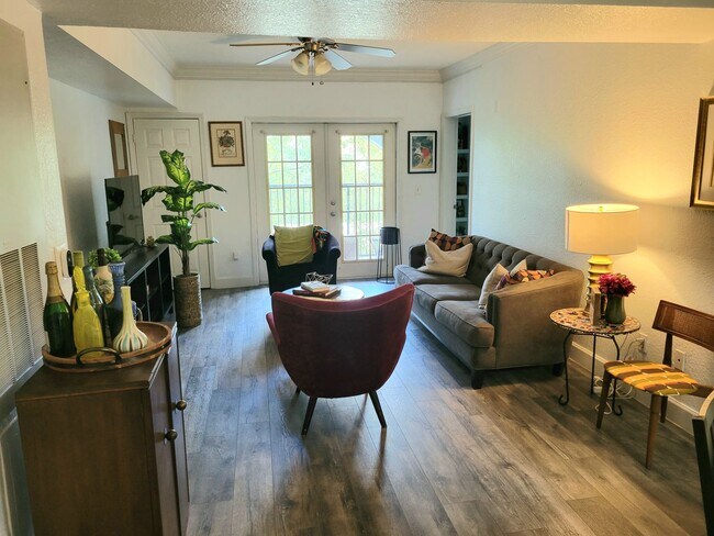 Building Photo - WELCOME HOME TO THE GRANDE!