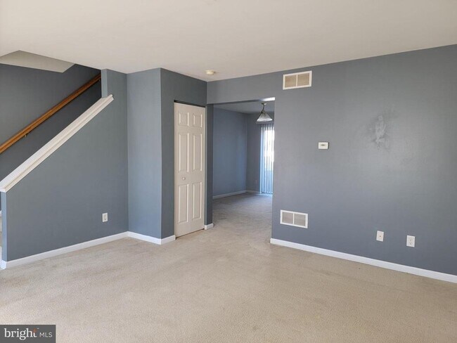 Building Photo - 407 Champs Ln