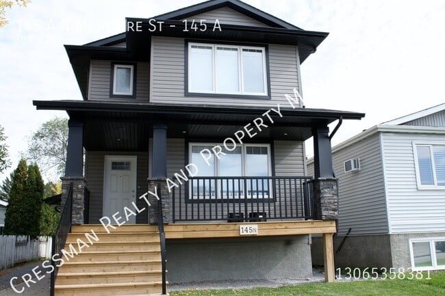 Building Photo - 3 Bedroom 2 Bathroom Main Floor Suite North Regina