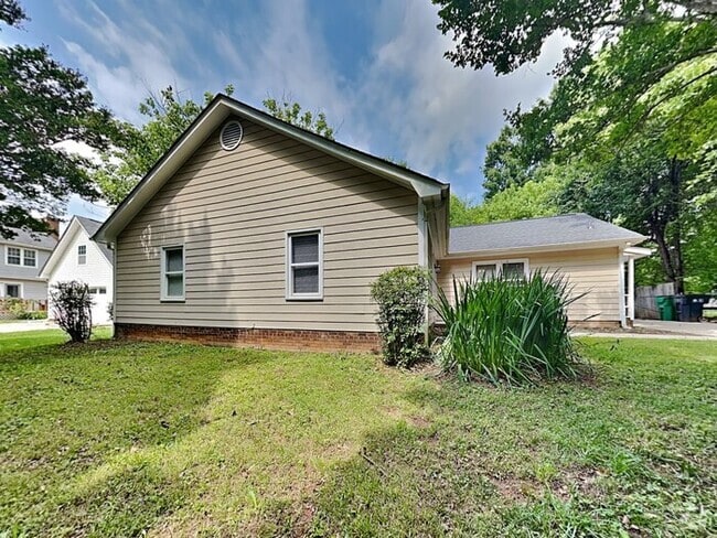 Building Photo - 6515 Birdsong Ln