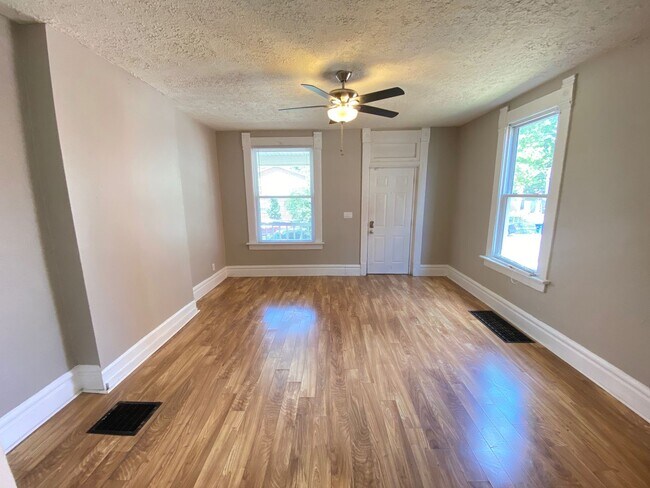 Foto del edificio - 1438 Hunter Ave
