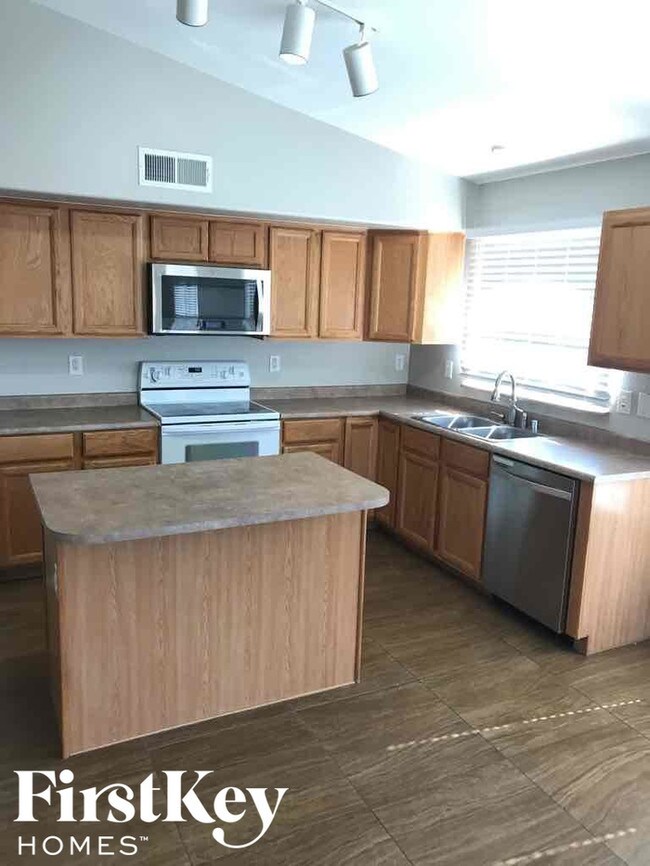 Foto del edificio - 10237 W Jessie Ln