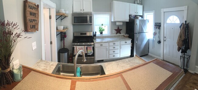 Enjoy cooking? 5 Burner gas range with an extra deep sink. - 1927 Washington Street Northeast