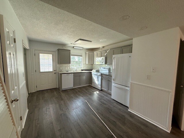 Foto del edificio - 1706 Fawn Vista Dr N