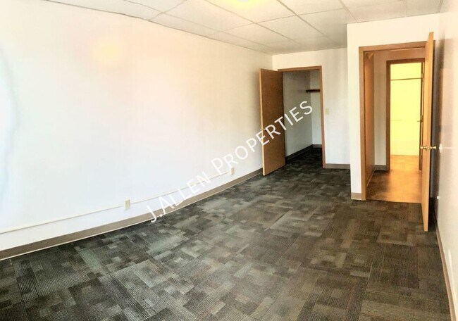 Building Photo - 507 W Norfolk Ave
