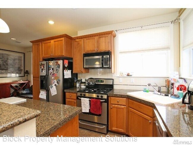 Building Photo - 2 br, 2.5 bath House - 3637 Wallingford Av...