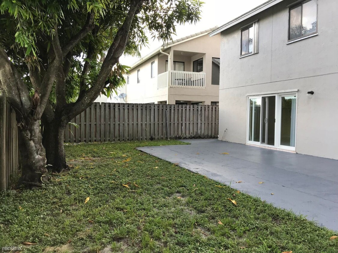 Primary Photo - 4 br, 2.5 bath House - 6008 Strawberry Fie...