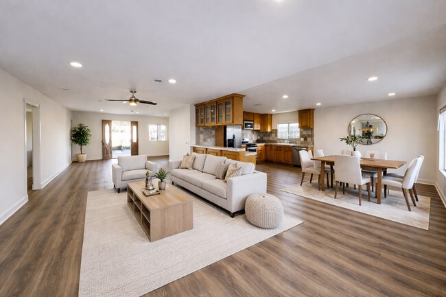Building Photo - Remodeled! LARGE Living Room!