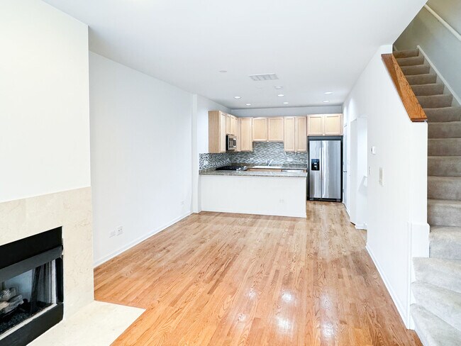 Foto del edificio - 1332 S Indiana Ave