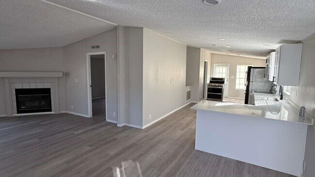 Foto del edificio - 4511 Deer Run Rd