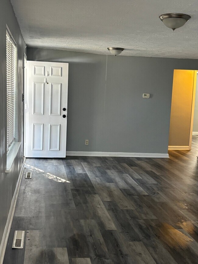 Building Photo - 3967 Pharo Dr