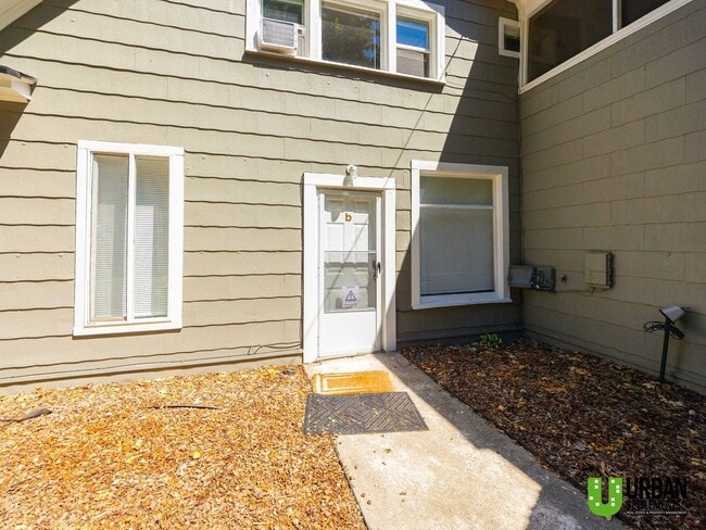 Building Photo - 370 E 8th Ave