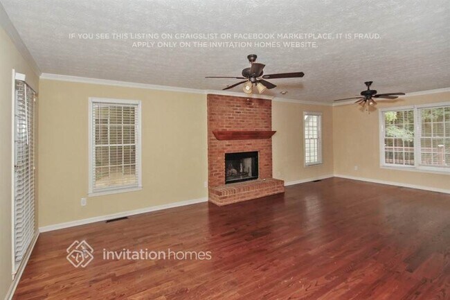 Foto del edificio - 558 Springlake Rd