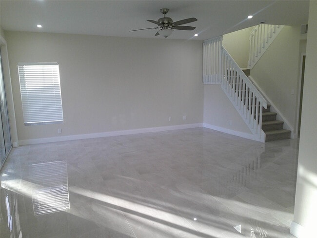 Foto del edificio - 19250 NW 22nd St