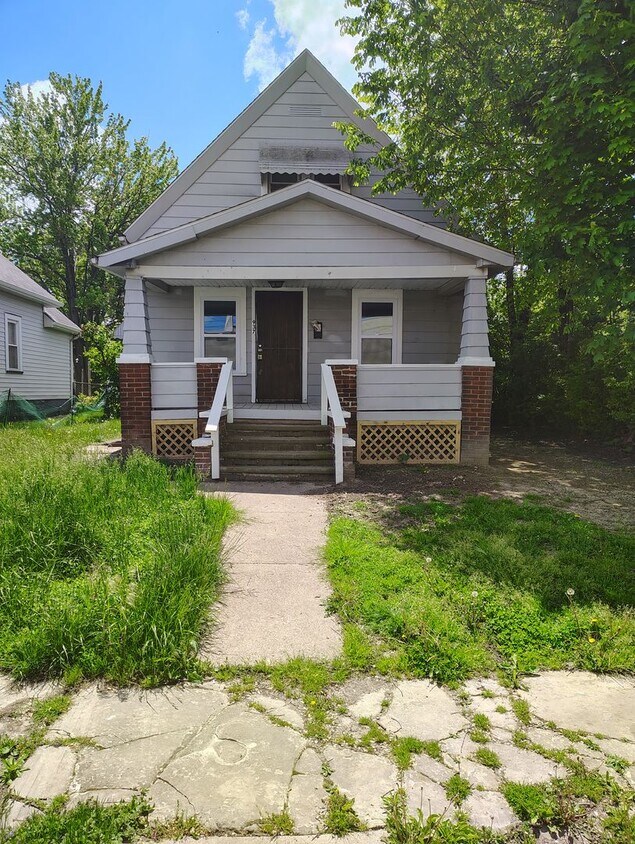 Foto principal - Section 8 Accepted! Spacious 2br home