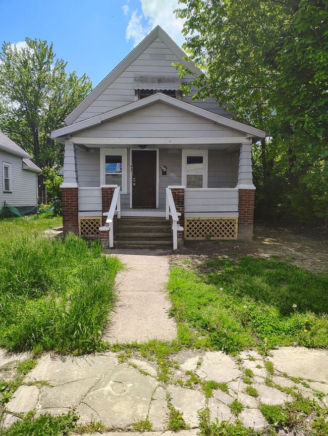 Building Photo - 937 W 13th St