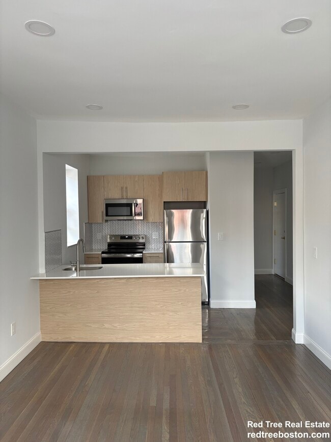 Building Photo - 98 Queensberry St