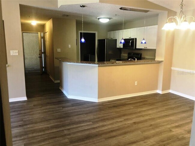 Building Photo - 4045 Crockers Lake Blvd
