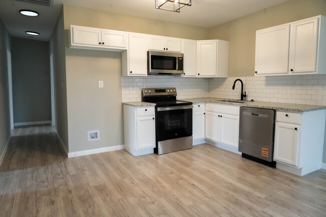 Building Photo - 1208 Mancil Ave