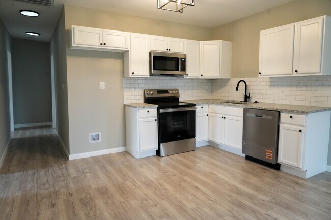 Foto del edificio - 1208 Mancil Ave