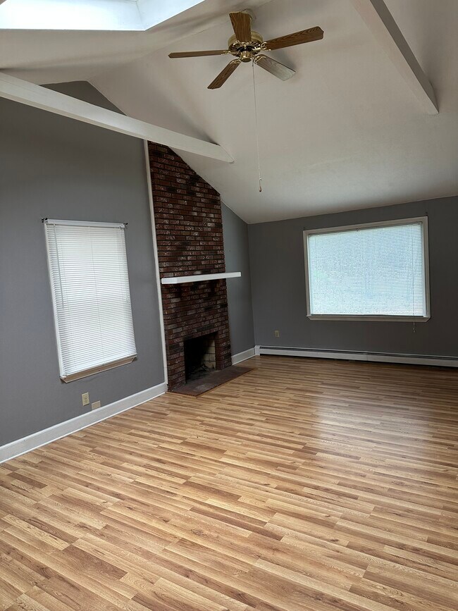 Hugh Front to Back Master Bedroom - 843 Boston Rd
