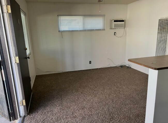 Foto del edificio - 44116 Division St