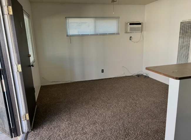 Building Photo - 44116 Division St