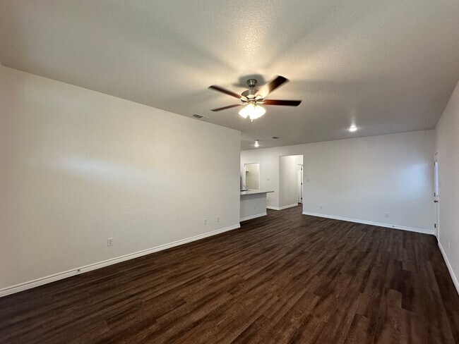 Building Photo - 1113 B Carslberg Dr