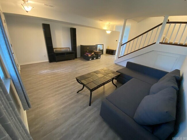 Foto del edificio - 403 W 4th St