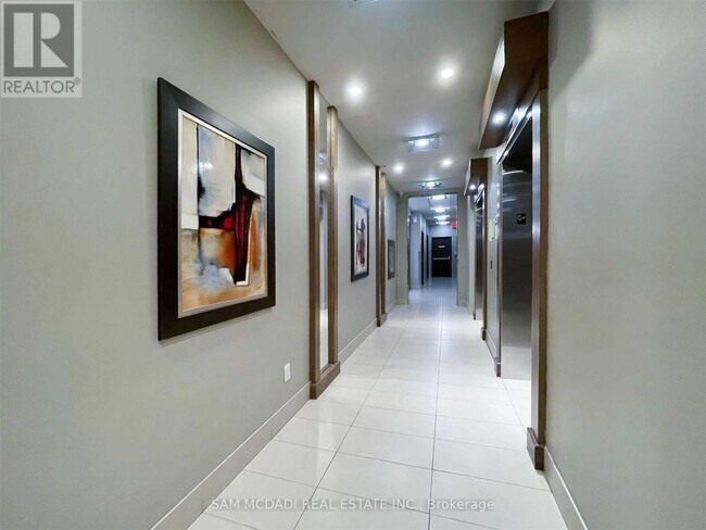Photo du bâtiment - 3525-3525 Kariya Dr