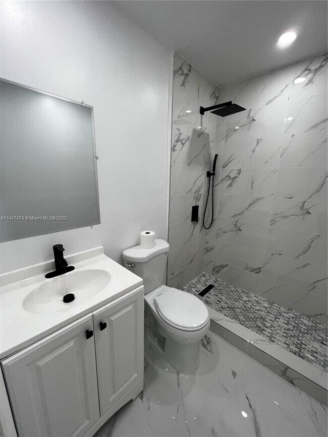 Foto del edificio - 4050 NW 135th St