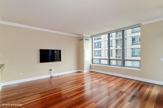 Foto del edificio - 600 N Lake Shore Dr