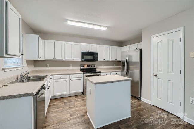 Building Photo - 2100 Cranberry Woods Ct