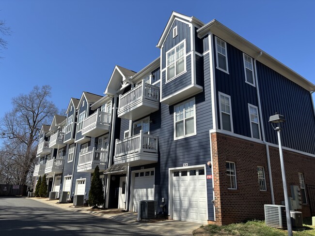 Building Photo - 1634 Walnut View Dr