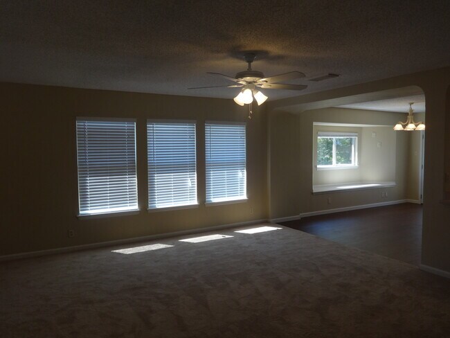 Foto del edificio - 4803 Fern Lake