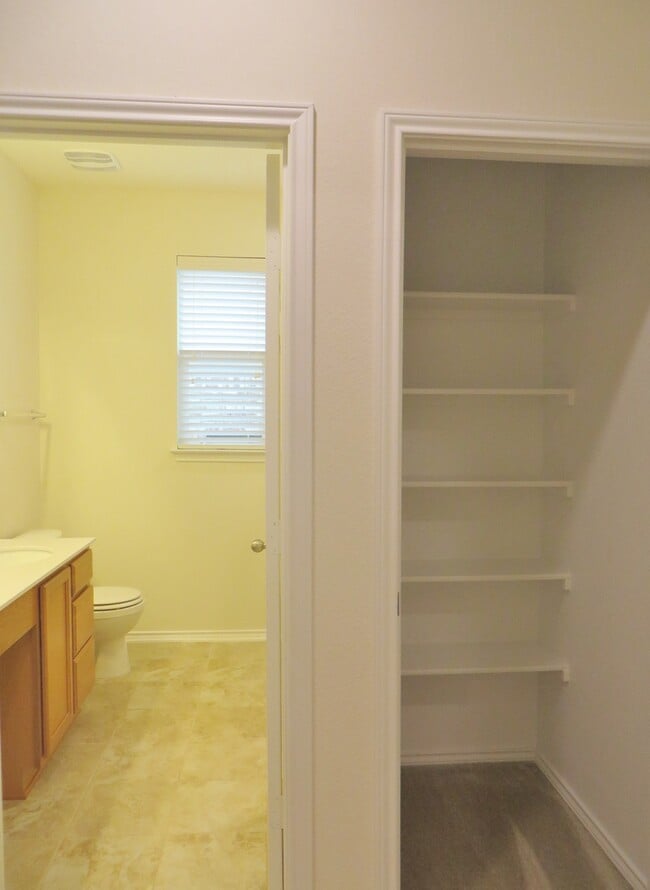 Building Photo - 1042 Bowline Dr