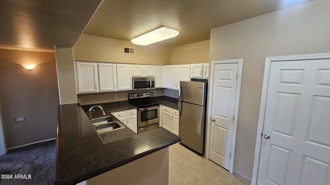 Building Photo - 20100 N 78th Pl