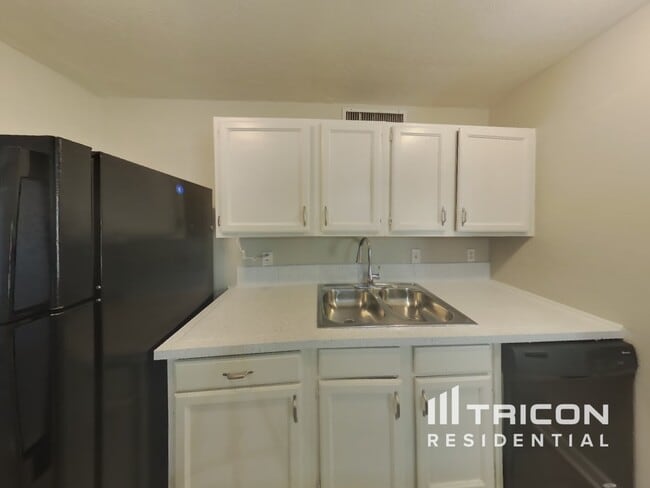 Building Photo - 1711 Pilot Way