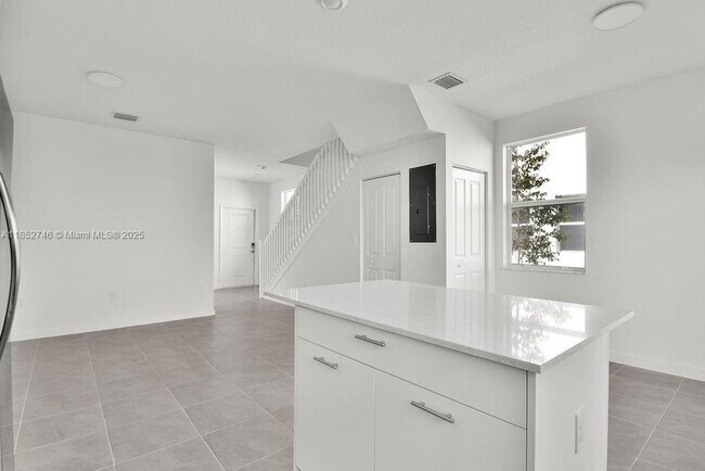 Foto del edificio - 2323 NW 122nd Ter