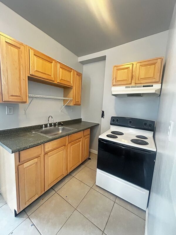 Building Photo - 307 Dolphin St