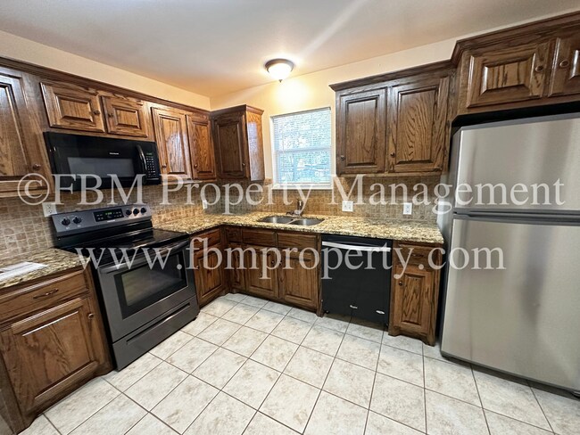 Building Photo - 1020 Beaton - Charming 3 Bedroom, 2 Bathro...