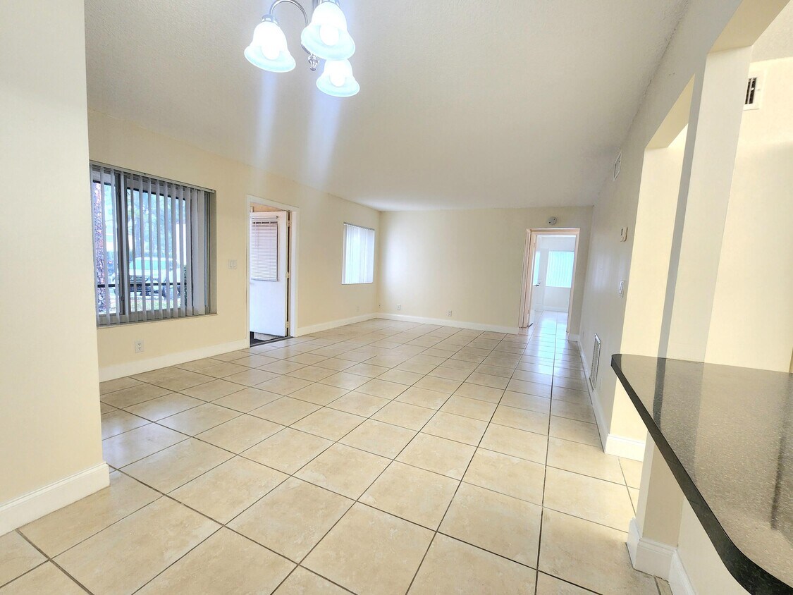 Building Photo - 126 Lake Pine Cir