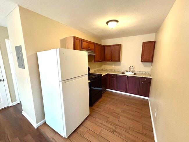 Building Photo - 1222 Fenfield Ave