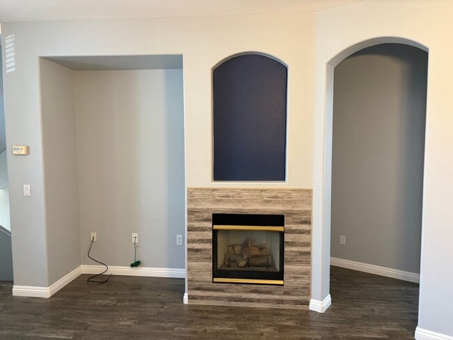 Building Photo - Beautiful Townhome in the Cascada Communit...
